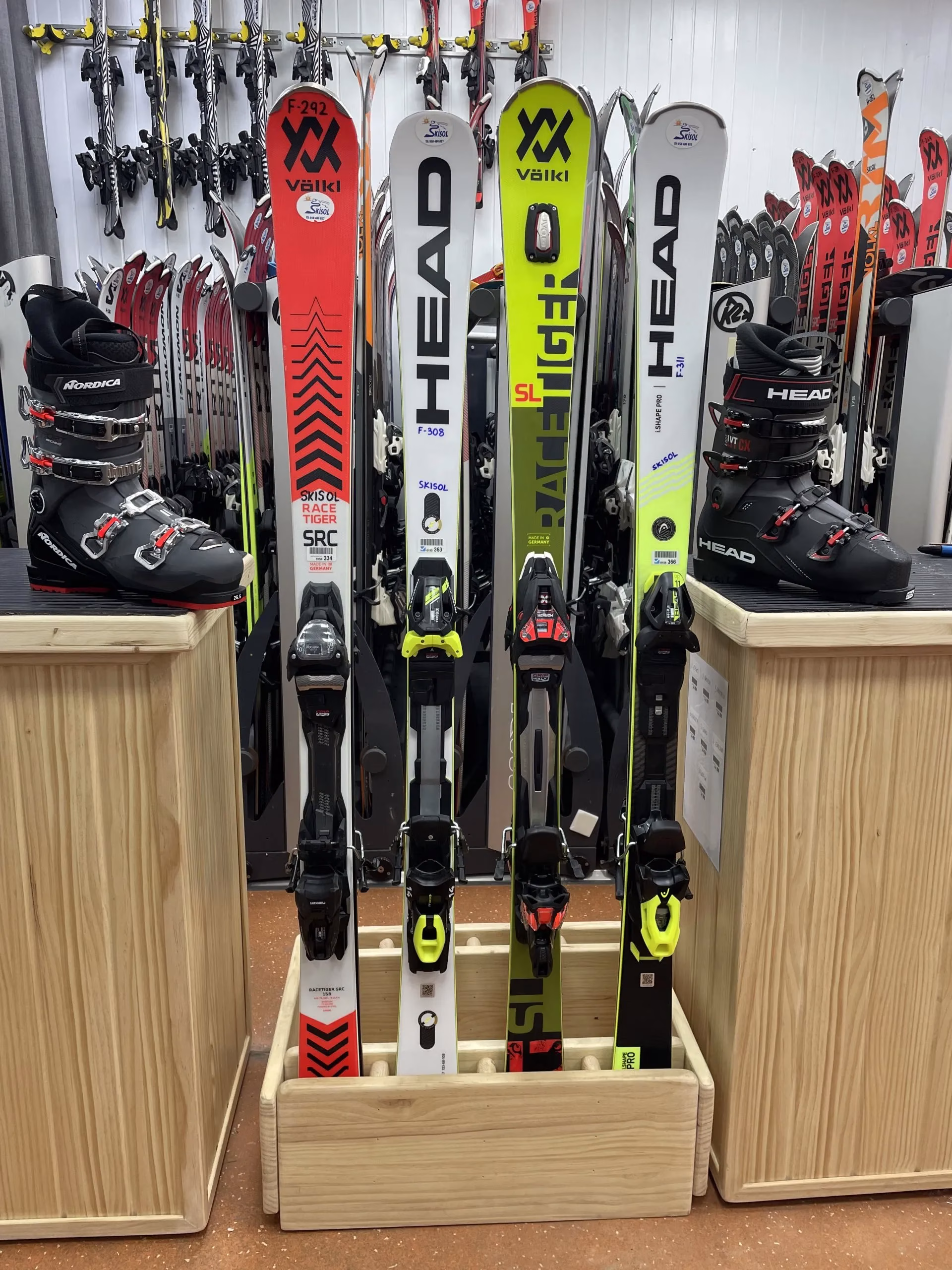 Ski Adulto Gama Alta - alquilerskisol.com